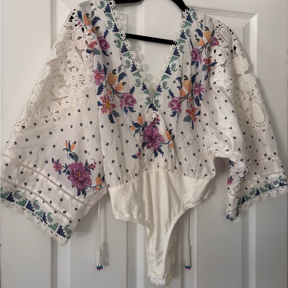 FARM Rio White Floral Embroidered Bodysuit